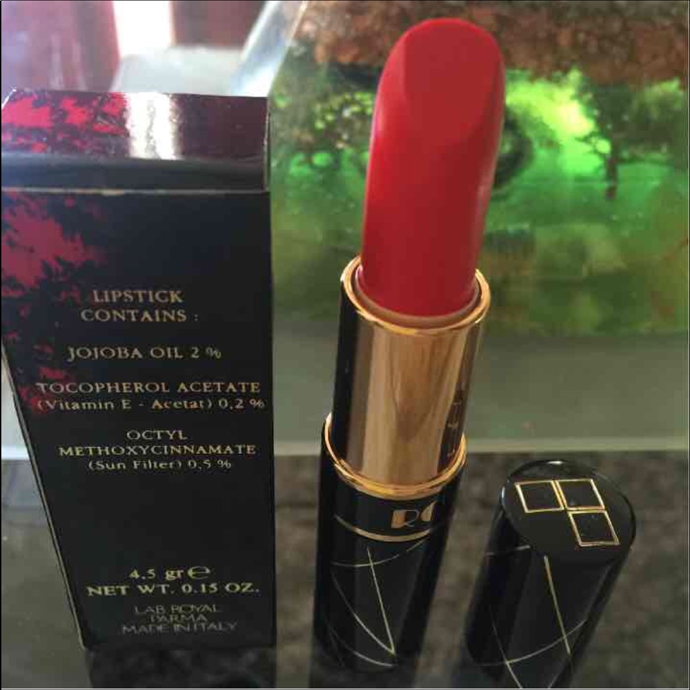 Brand new Royal Lipstick #020